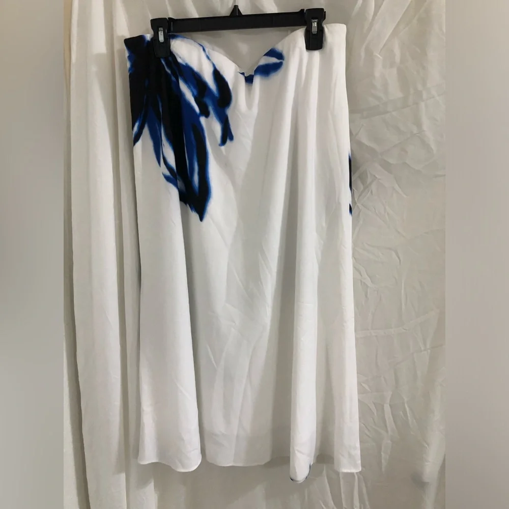 Anne Klein white dark blue fade floral bias cut swing a-line‎ skirt size large
